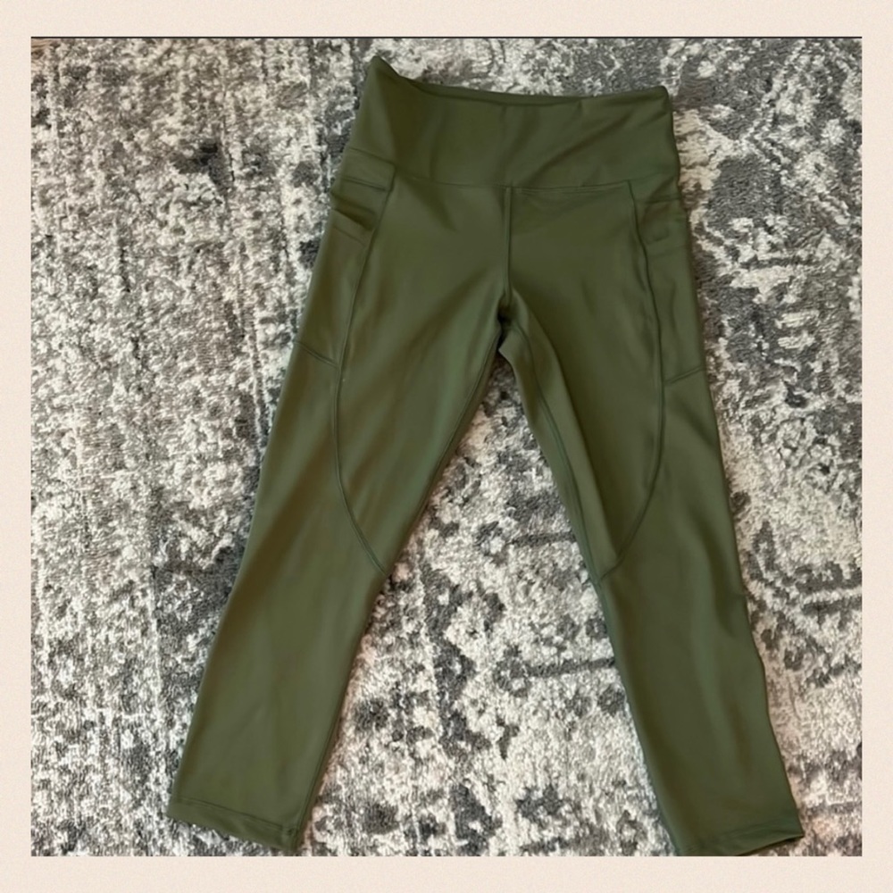 Zyia Capri Legging - Size 4 - Never Worn - Pockets - Olive Green
